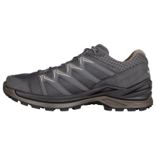 Lowa Wander-Travelschuhe Innox Pro Low GTX (All-Terrain, Synthetik/Textil, wasserdicht) 2024 graphitgrau/stein Herren